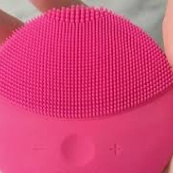 Foreo Luna Mini Facial Cleansing Device - Picture 6 of 6